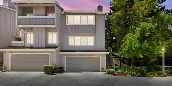 37 Weepingridge Court