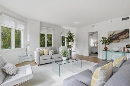10 CRYSTAL SPRINGS Road