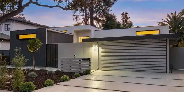 947 Colonial Lane