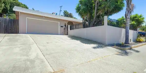 724 Lockwood Dr.