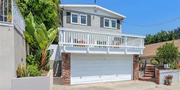 907 Diamond Street