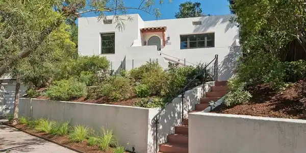 220 Moraga Ave