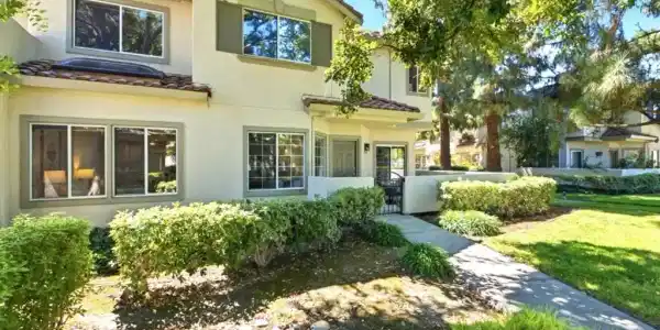 1306 Tea Rose Circle