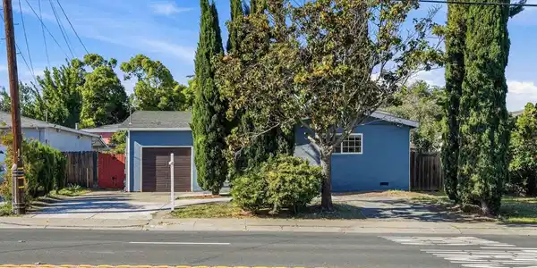 219 W Leland Rd