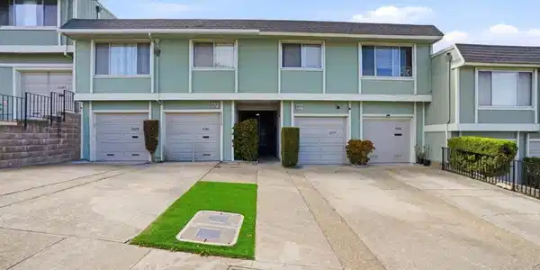 2579 Greendale Drive