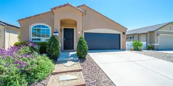 1323 Glenbrook