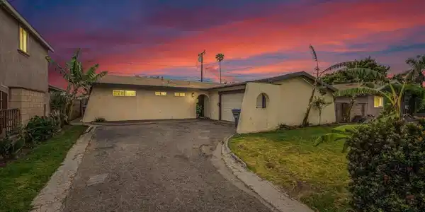 970 Laurel Street W