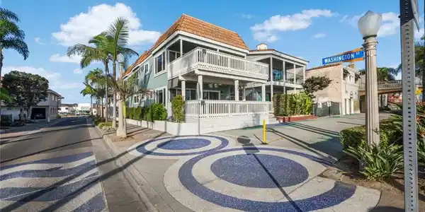 700 E Oceanfront