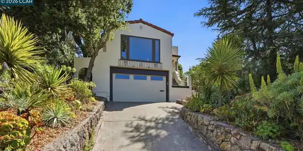 899 Arlington Ave.