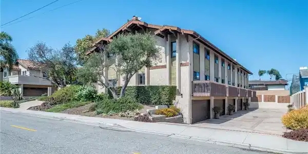 2209 Curtis