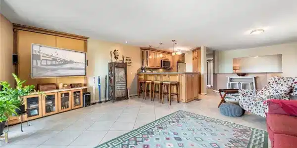 3811 E Livingston Drive