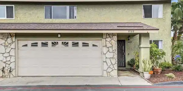 818 Hollister Street