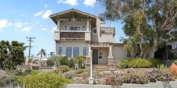 4444 Leon St.