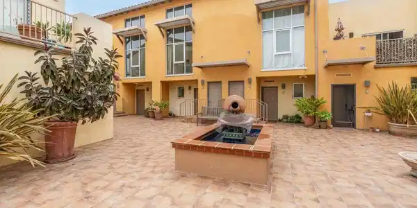 285 N Ventura Avenue