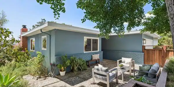 2325 Carquinez Ave