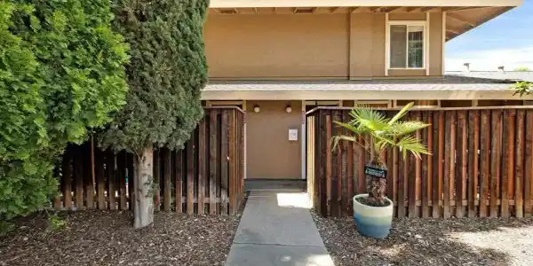 2011 Olivera Rd