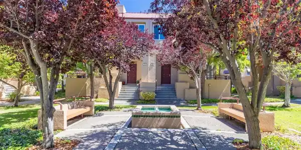 210 Commons Lane