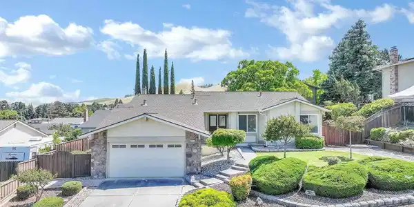 2411 Los Prados Way