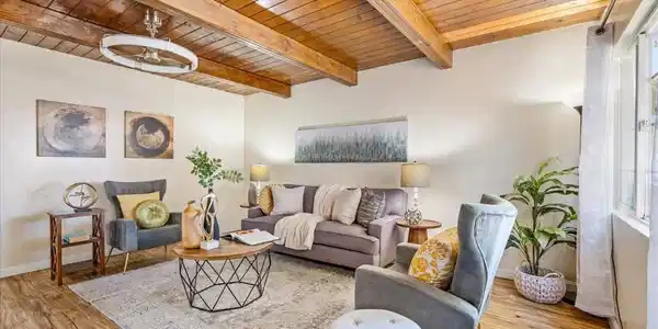 1006 Lake St