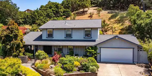 11 Oak Tree Court