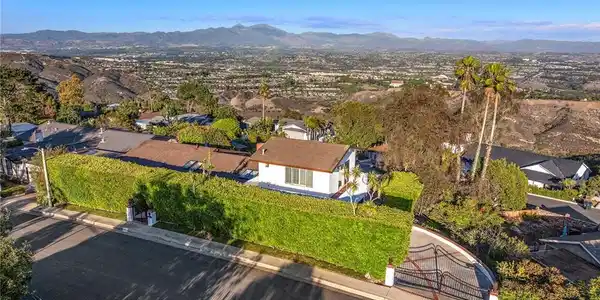 3030 Mountain View Dr