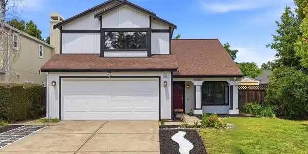 360 Flaming Oak Drive