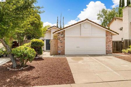 2748 Carpinteria Dr