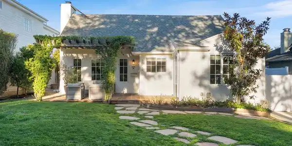 1023 Centinela Avenue