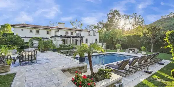 23255 Mariposa De Oro Street