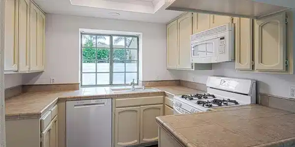 2652 Santa Ana