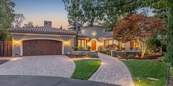 8 Reyna Place