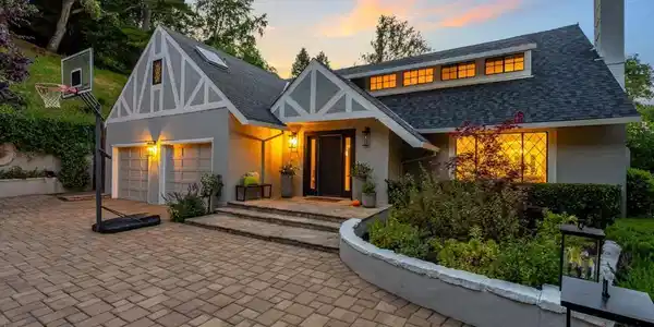 220 Robin Road