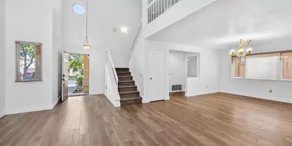 1026 Burnham Dr