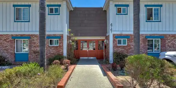 4747 Hamilton