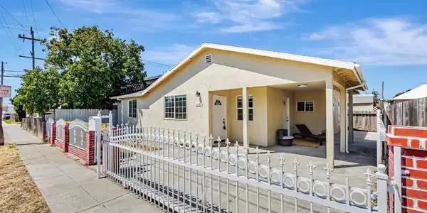 1111 Stonington Ave