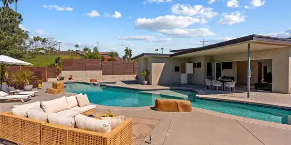 3590 Chasewood Dr.