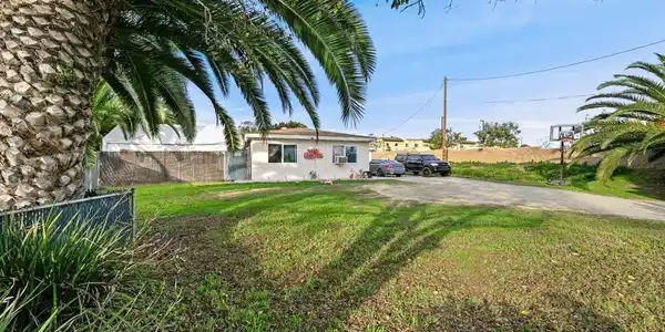 1845 West Dr