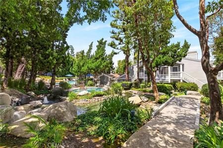 1272 W Park Western