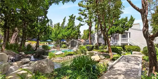 1272 W Park Western