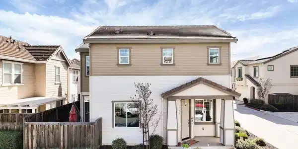 126 Halsey Wy