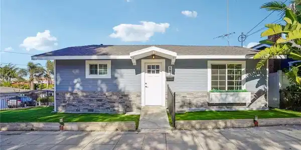 601 El Redondo