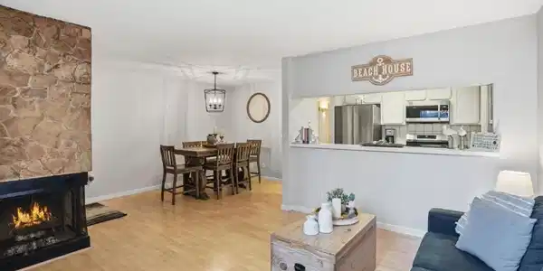 461 Dela Vina Avenue