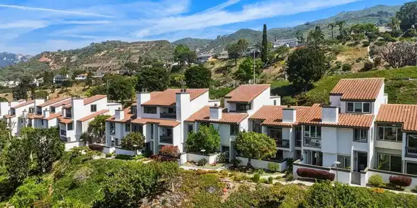 1776 Palisades Drive