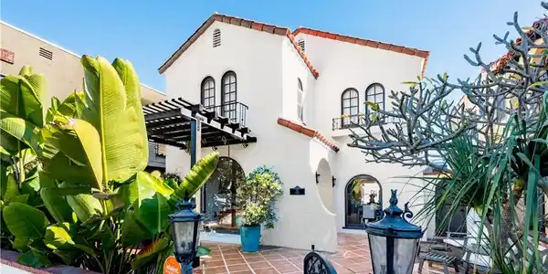 34 Ximeno Avenue