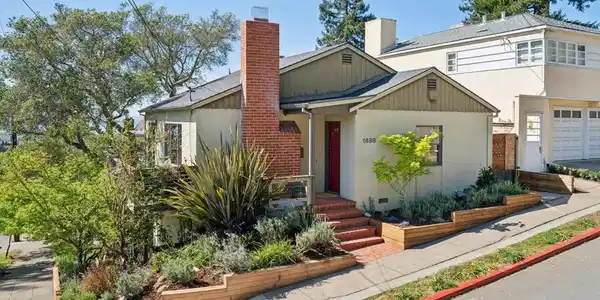 1698 La Loma Ave