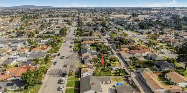 450 W Roderick Avenue