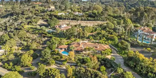 5228 Avenida Maravillas