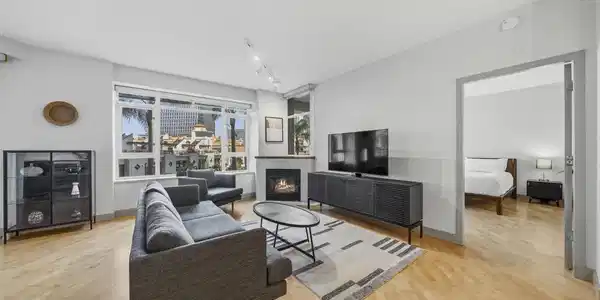 700 W Harbor