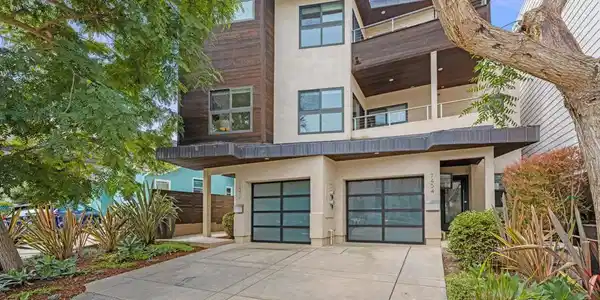 7452 Herschel Ave