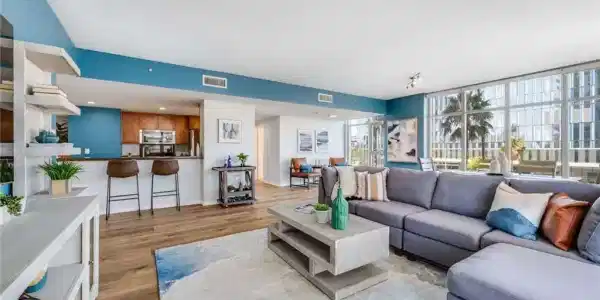 400 W Ocean Boulevard